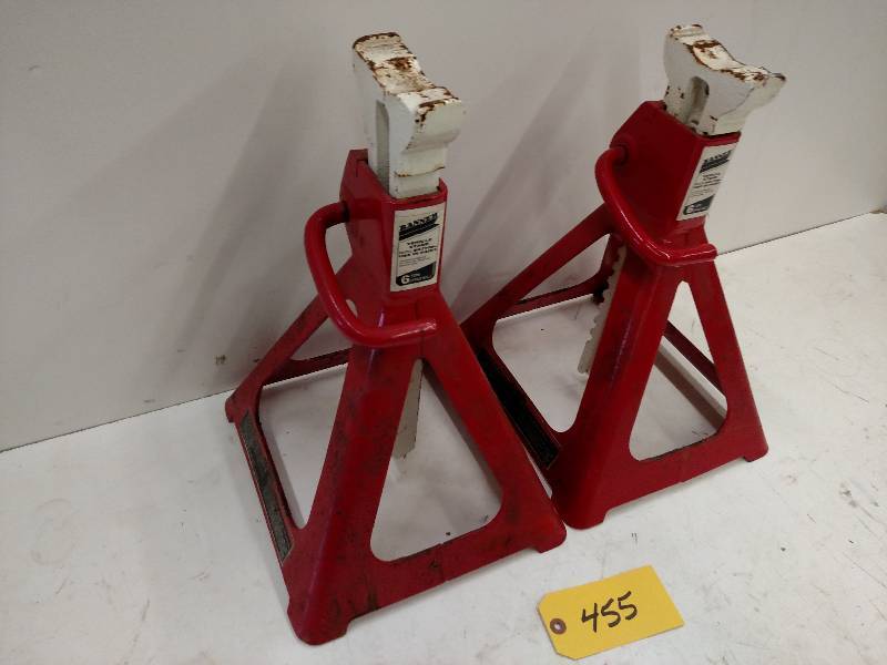lot 455 image: (2) Banner 6 Ton Jack Stands...