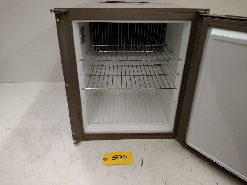 lot 500 image: Dometric RV Refrigerator, Propane, ...