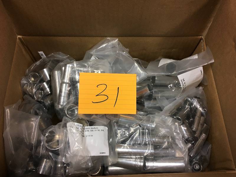 lot 31 image: Husky 14 in, 38 in, 12 in. Drive Socket Set 200 Pieces open box never used