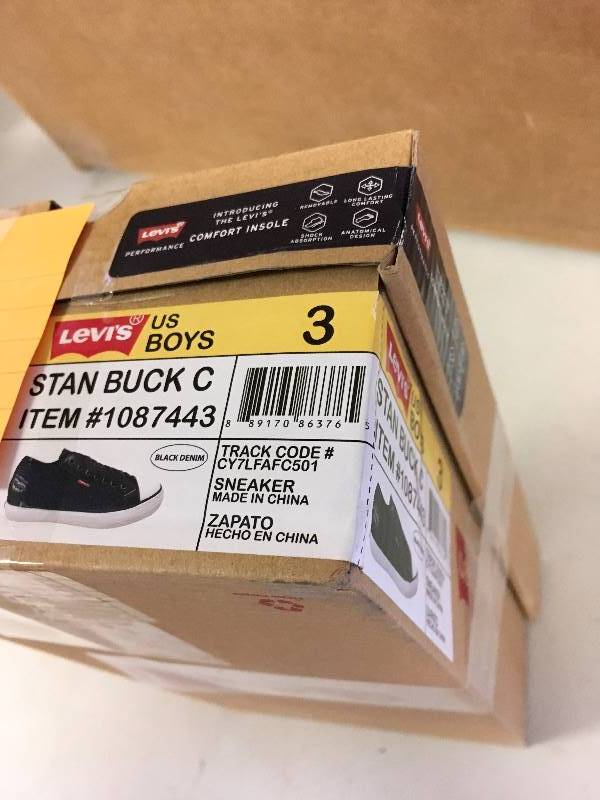 lot 40 image: Levis Kids BoysGirls Stan Buck C Black Denim Sneakers Gym Shoes - Size 3