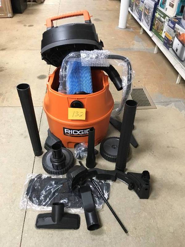 lot 132 image: Ridgid 16 Gallon WetDry Vac with Cart in working conditions