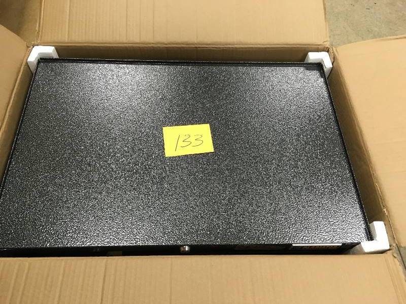 lot 133 image: Gladiator Garageworks Premier Series 3 Drawer Intermediate Chest not used