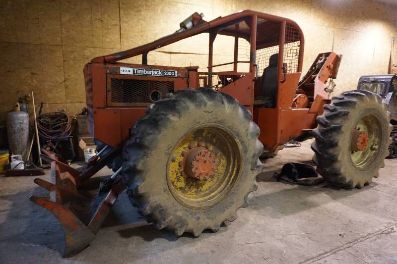 lot 4 image: 1978 Eaton Timberjack 230D 4 x 4 Log Skidder