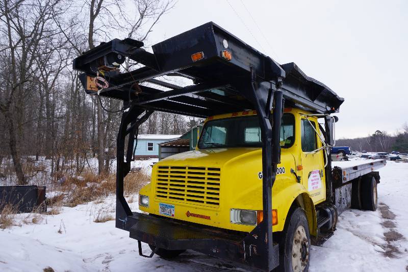 lot 3 image: 1991 International 4300 24 3 Position Car Hauler Roll Off Truck