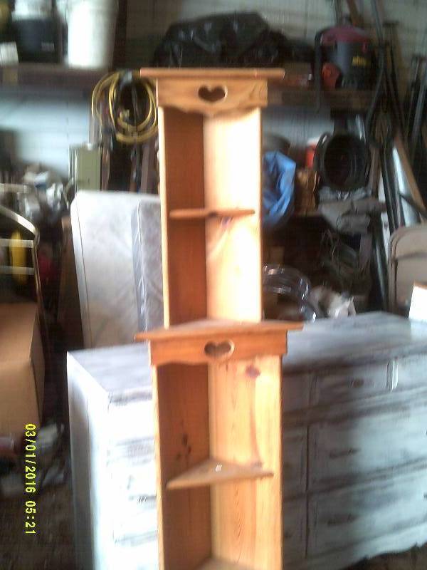 WOOD CORNER STAND