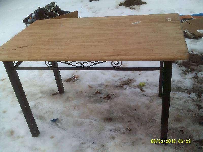 DINING ROOM TABLE