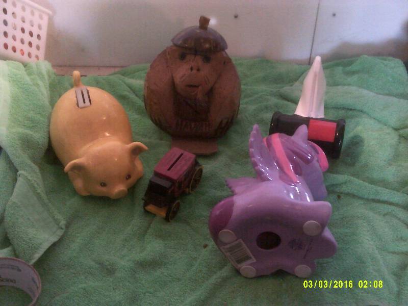 COLLECTIBLE COIN BANKS