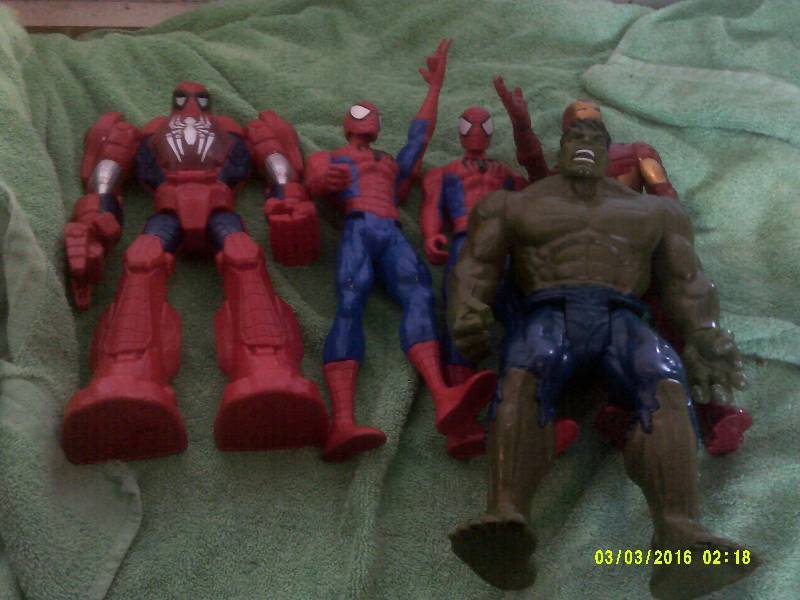 LG ACTION FIGURENES