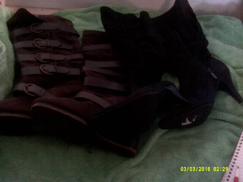 SZ 8.5 AND SZ 7 LEATHER KNEE BOOTS