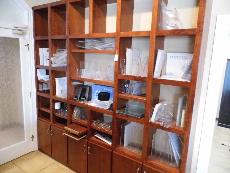 lot 3 image: Large Shelving  Display Unit