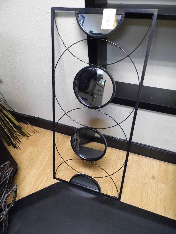 lot 6 image: Mirror Dcor