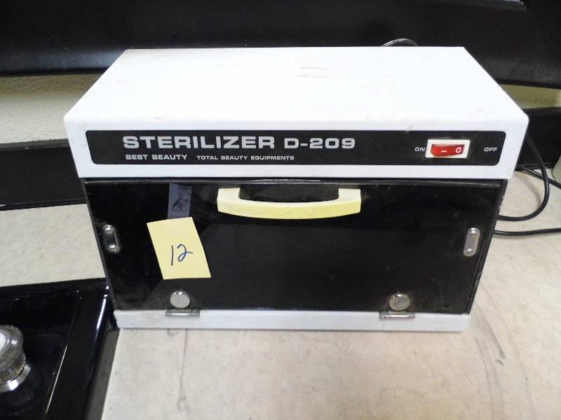 lot 12 image: Sterilizer