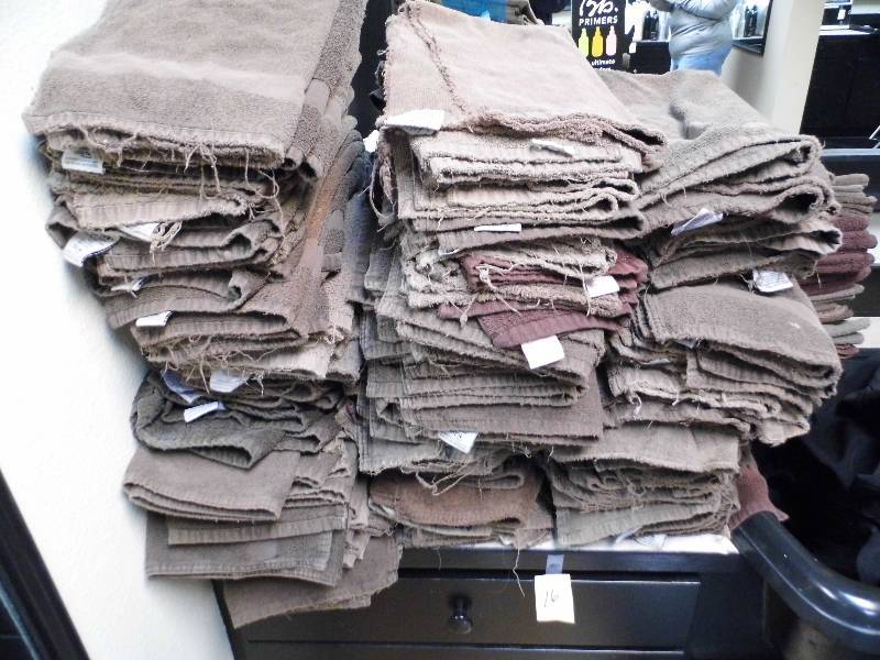lot 16 image: Towels