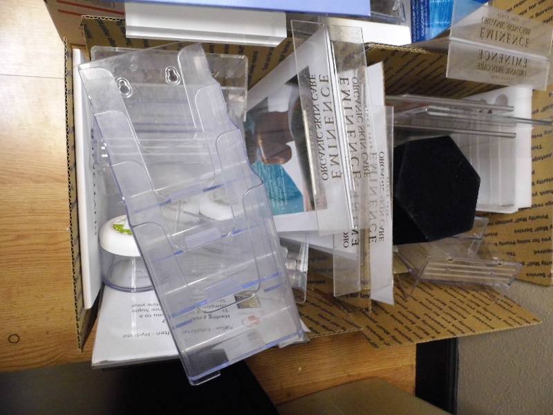 lot 21 image: 2 Boxes of Acrylic Displays