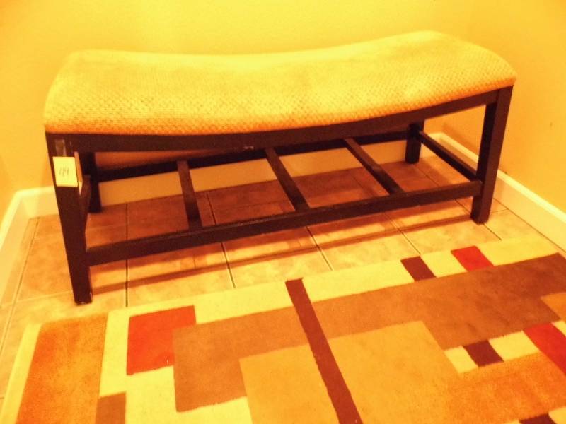 lot 44 image: Padded Bench
