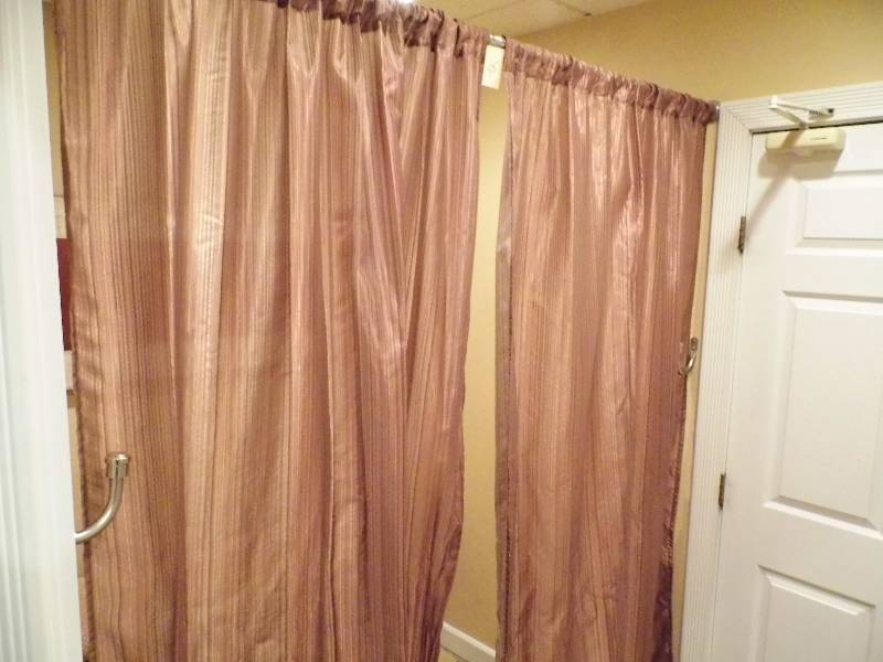 lot 45 image: Curtain w Rod
