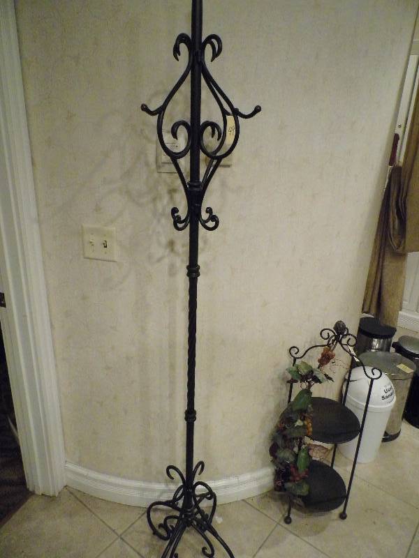 lot 49 image: Coat Rack