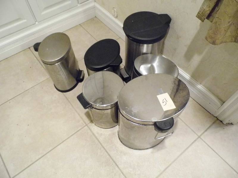 lot 51 image: Lot of 6 Garbage Cans