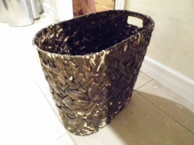 lot 53 image: Blankets - Basket