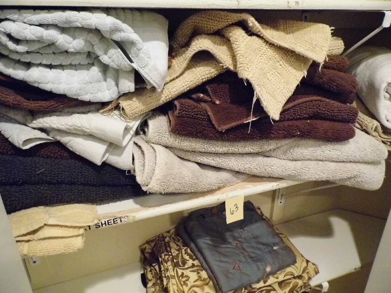 lot 63 image: Curtains - Bath Mats - Rugs - Towels