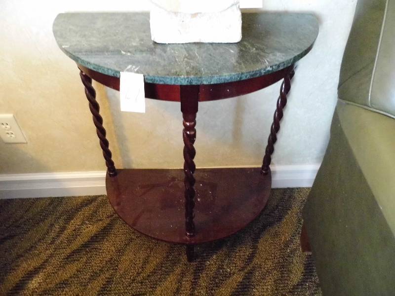 lot 67 image: Stand