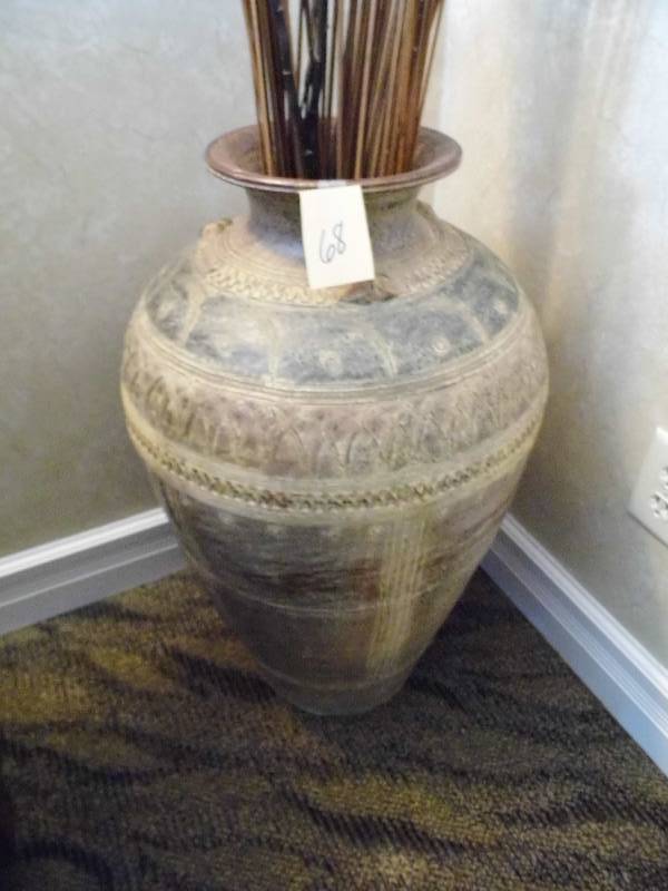 lot 68 image: Vase