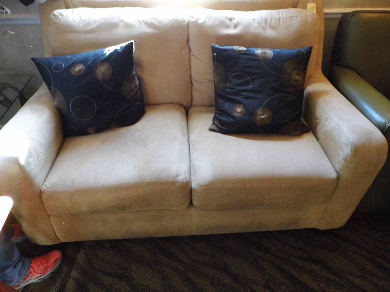 lot 70 image: Microfiber Loveseat