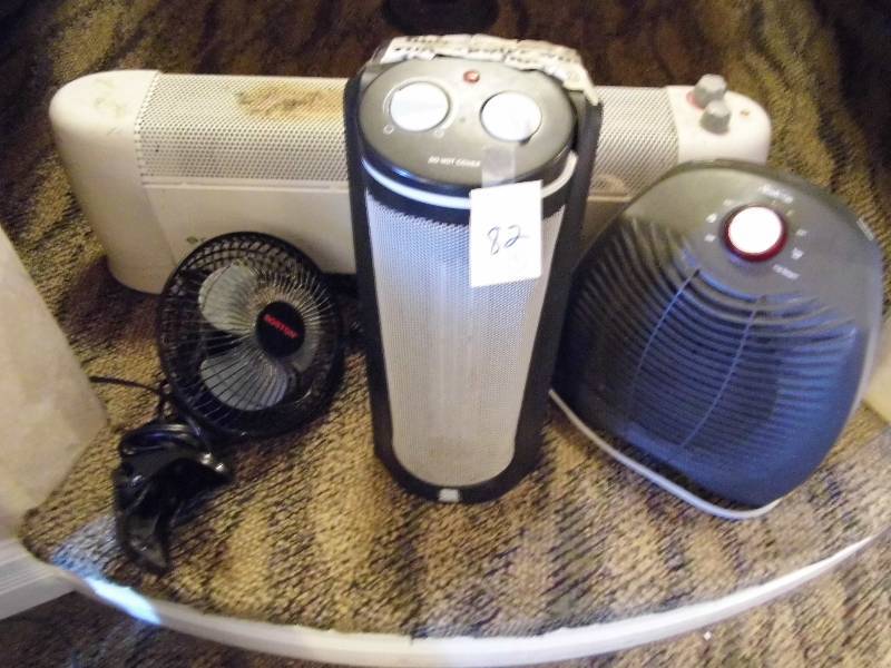 lot 82 image: Lot of 3 Heaters & Fan