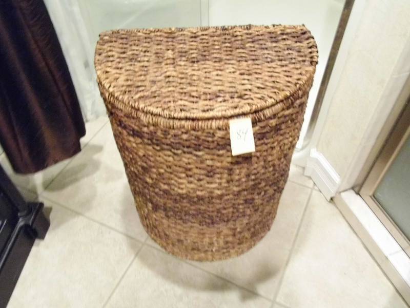 lot 84 image: Hamper - Towels