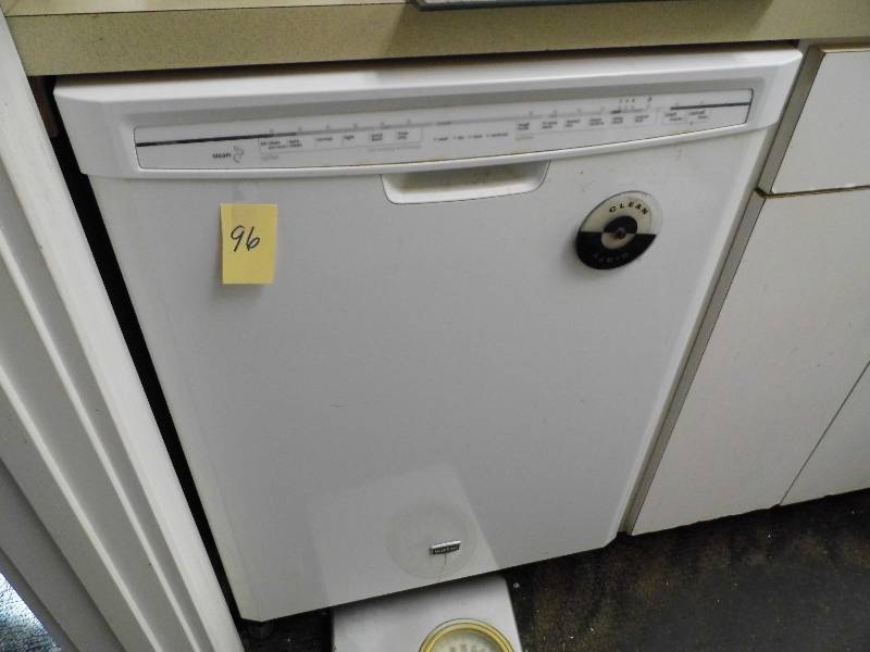 lot 96 image: Maytag Dishwasher