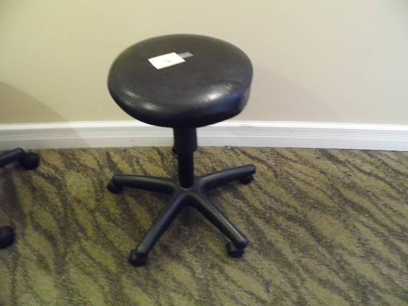 lot 104 image: Stool