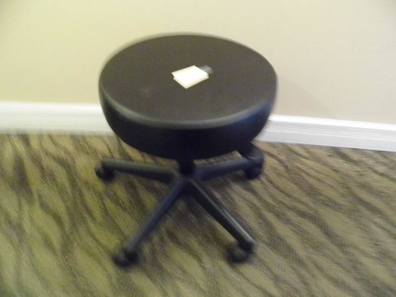 lot 105 image: Stool