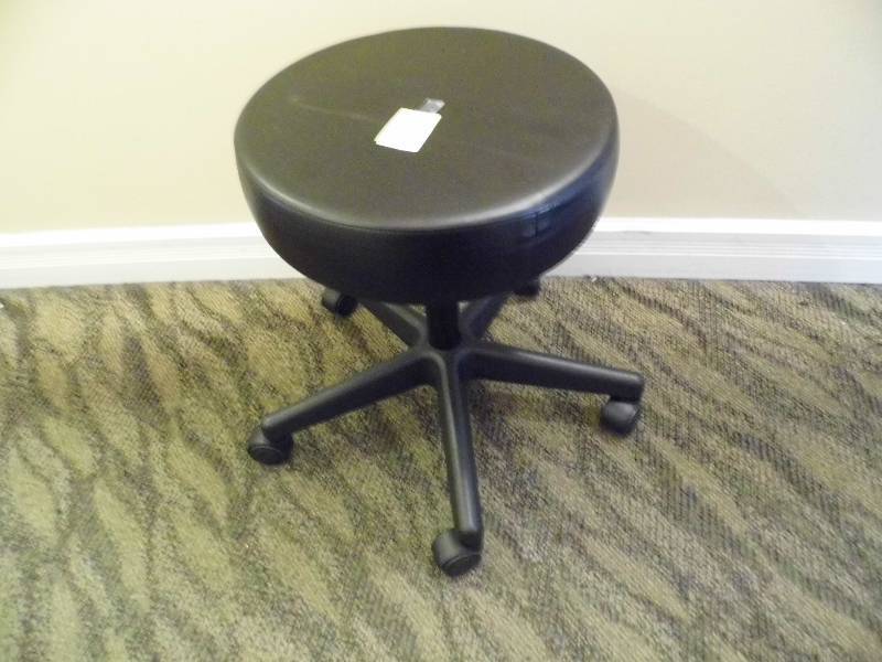 lot 106 image: Stool