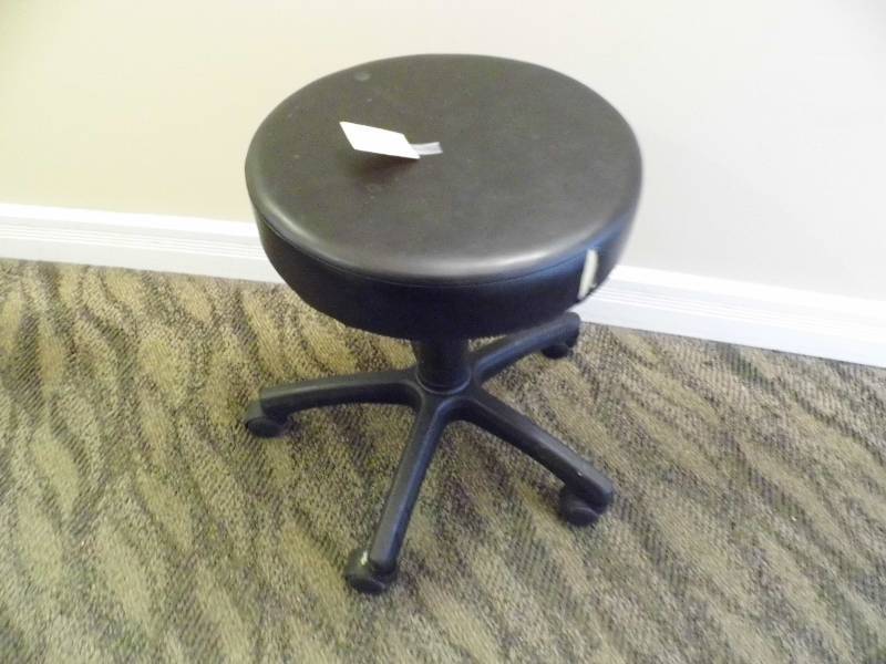 lot 107 image: Stool