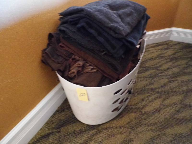 lot 127 image: Towels - Laundry Basekt