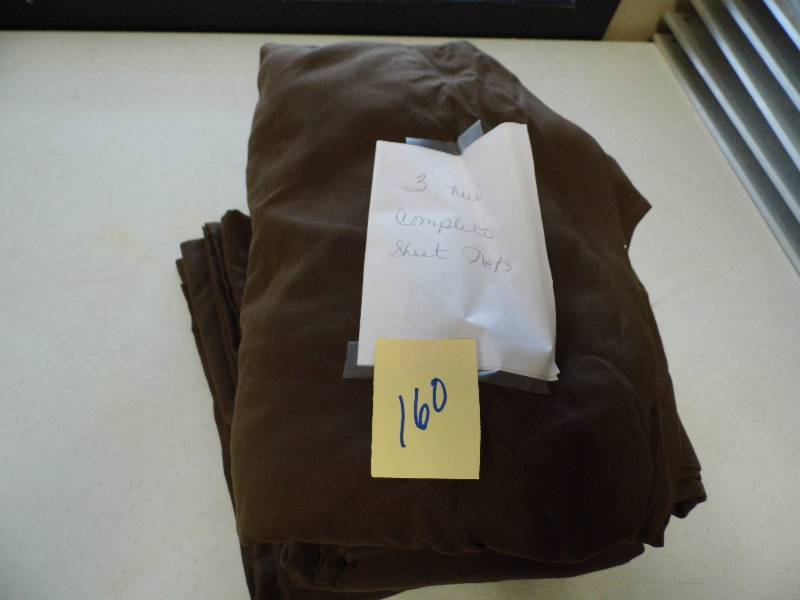 lot 160 image: 3 Complete Sets of Sheets for Massage Table