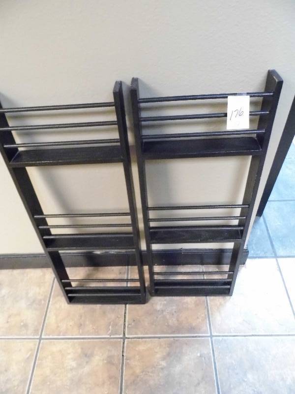 lot 176 image: Lot of 2 Magazine Racks