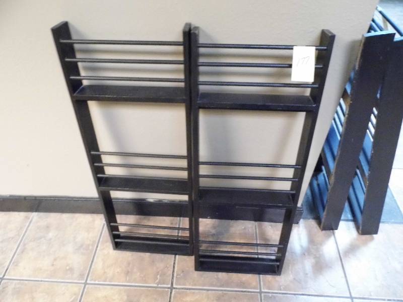 lot 177 image: Lot of 2 Magazine Racks