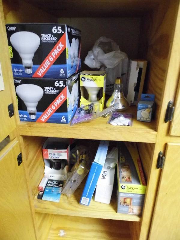 lot 183 image: Lightbulbs