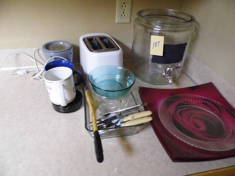 lot 187 image: Assorted Dishes - Toaster