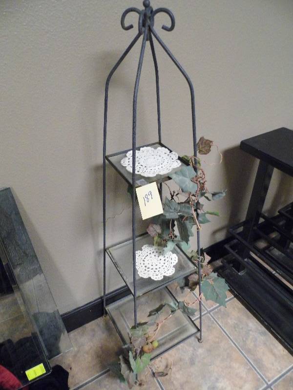 lot 189 image: Display
