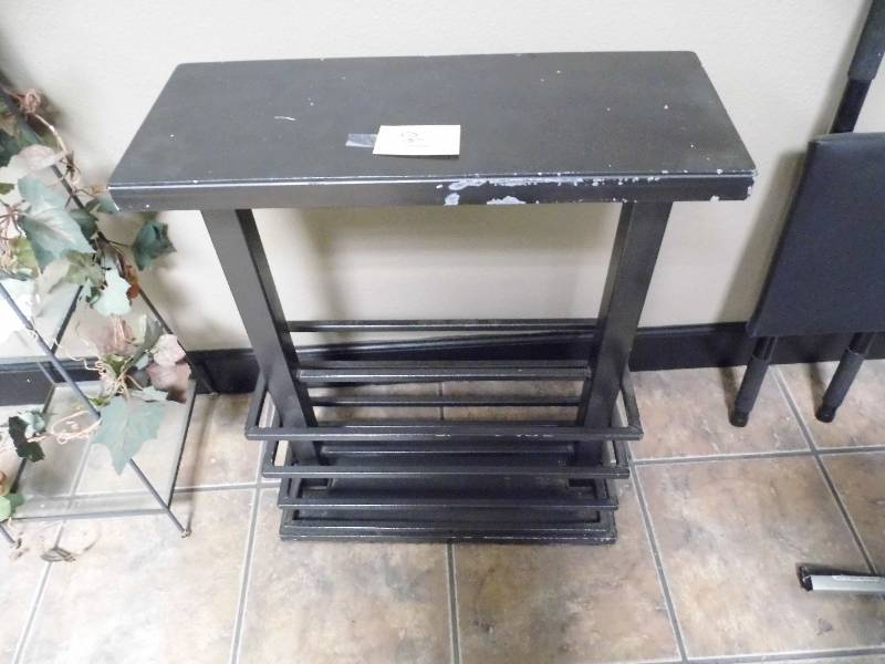 lot 190 image: Metal Table  Magazine Rack