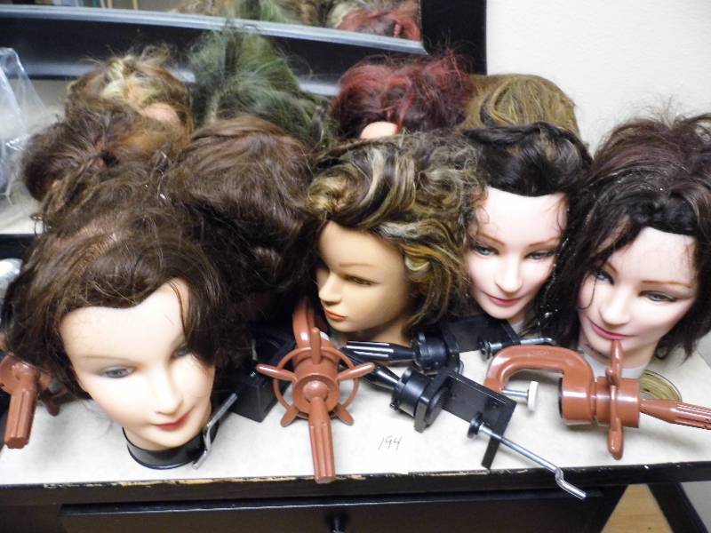 lot 194 image: Manequin Heads w Clamps