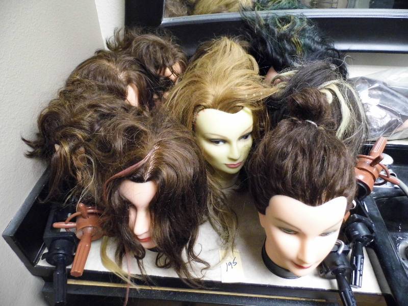 lot 195 image: Manequin Heads w Clamps