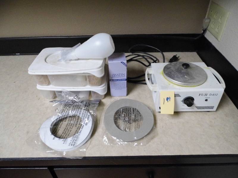 lot 199 image: Fuji Wax Warmer w Product