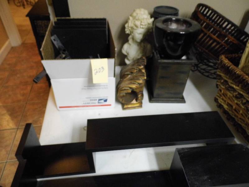 lot 203 image: Shelves - Baskets - Dcor