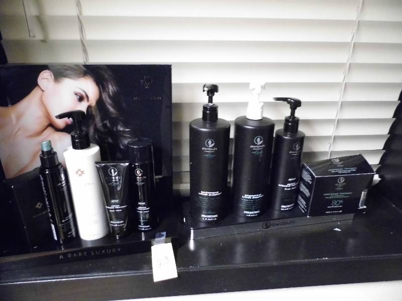 lot 213 image: Awapohi Hair System