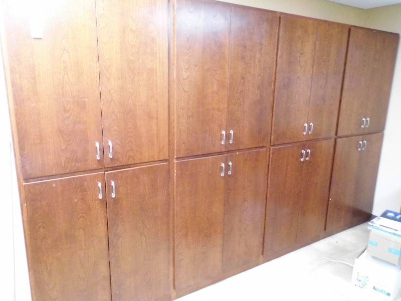 lot 218 image: Cabinets
