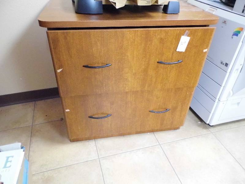 lot 219 image: 2 Drawer File cabinet