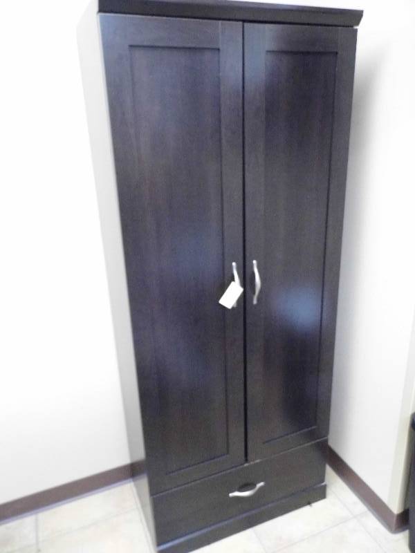 lot 221 image: Cabinet